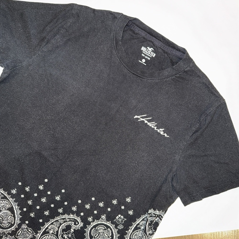 Hollister Men's M Black Paisley Graphic T-Shirt Embroidered Script Logo